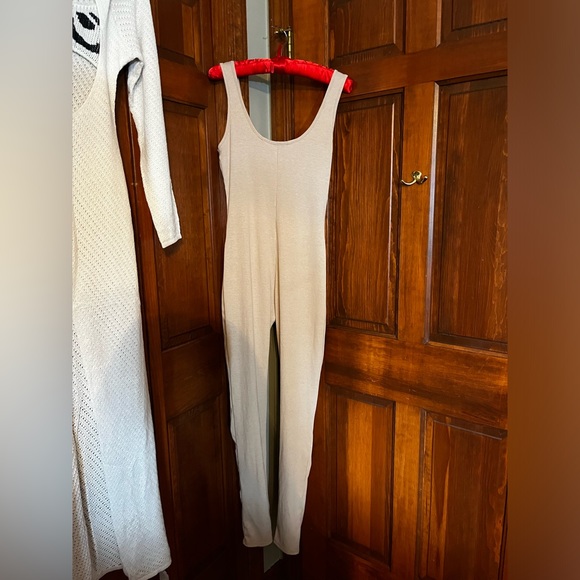 jumpsuit - Picture 4 of 4